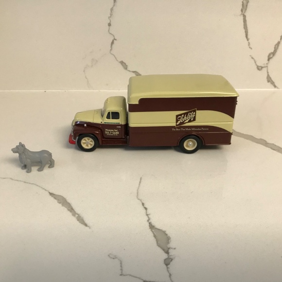 Corgi Classics Limited Edition Schlitz Diamond T620 Morgan Box Van 1:50  NIB - Picture 13 of 13